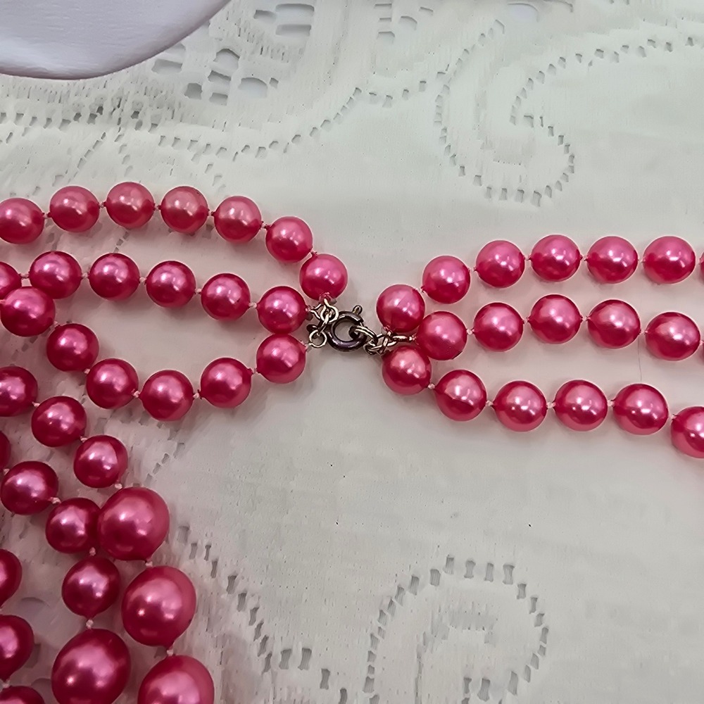 Vintage Hot Pink Faux Pearl Necklace Three Strand Graduated Bubblegum Ball Bead - Picture 4 of 10